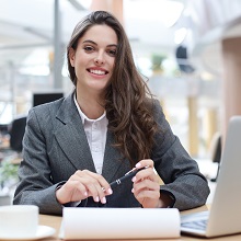 Автоматическая выплата вычетов по НДФЛ, лимит для пеней по взносам на травматизм и декретное пособие на 3 года: самые хорошие новости недели