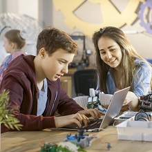 Фирма «1С» приглашает школьников на курс по освоению виртуального мира